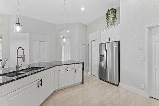 Building Photo - 20094 W Key Dr