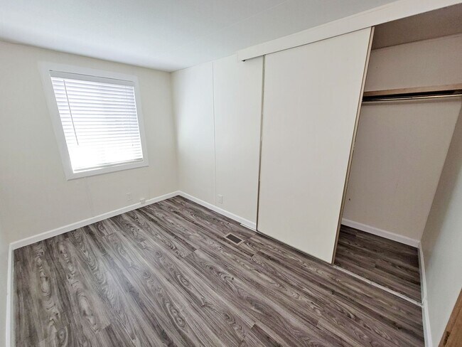 Building Photo - 3 Bedroom 2 Bath in Munds Park with AC!