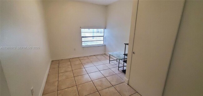 Building Photo - 1925 Madison St