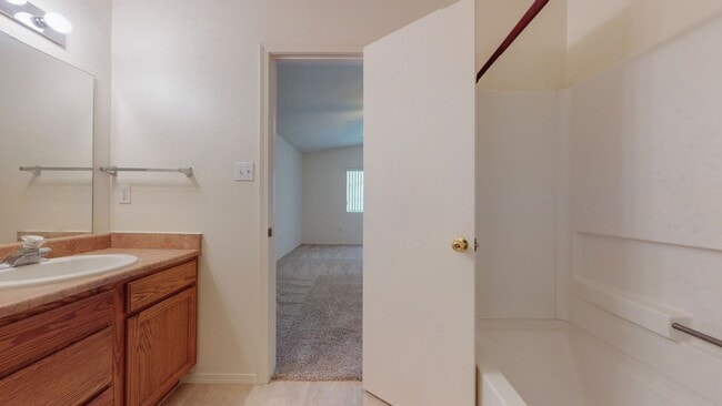 Building Photo - Lovely 3 bedroom home in convenient location.