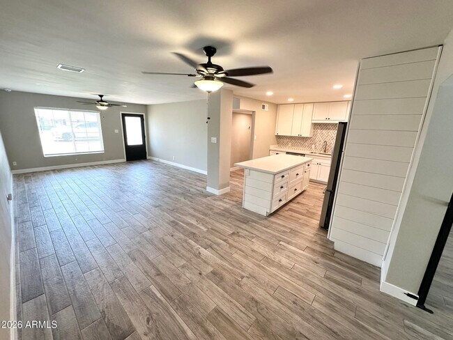 Building Photo - 2220 E Heatherbrae Dr