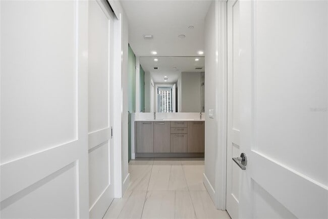 Building Photo - 275 1st Ave S