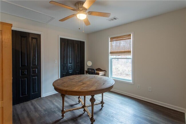 Building Photo - 7621 Maple Pl