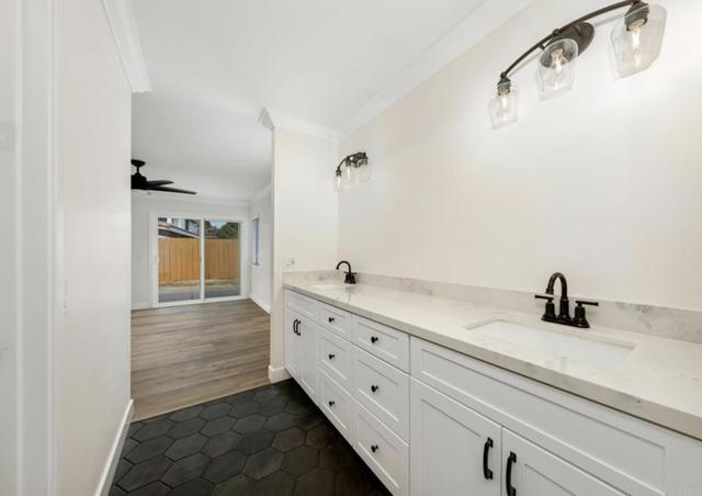 Building Photo - 748 Cholla Rd