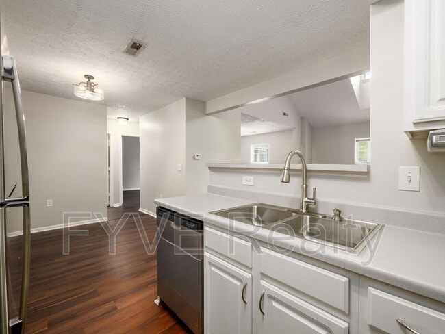 Building Photo - 2980 Glenloch Cir