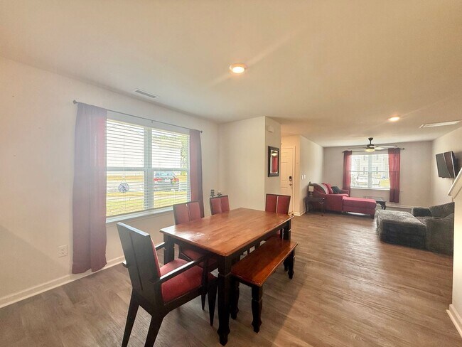 Building Photo - 8621 Brixton Shay Dr