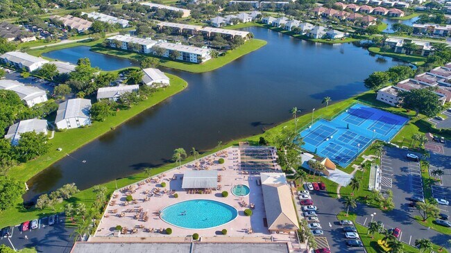 Building Photo - 15234 Lakes of Delray Blvd
