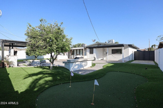 Building Photo - 3213 E Emile Zola Ave