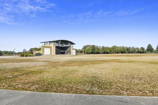 Building Photo - 2340 Grand Oaks Ln