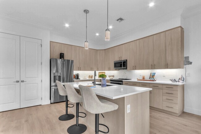 Building Photo - 120 Water Pointe Pl