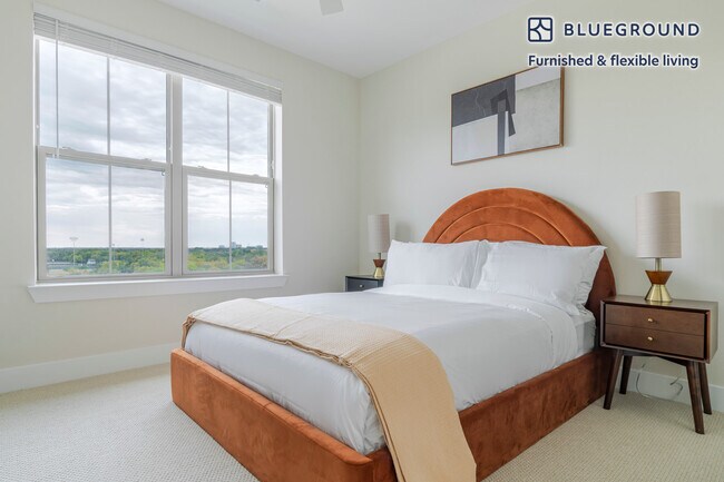 Building Photo - 1501 W Howard Ln