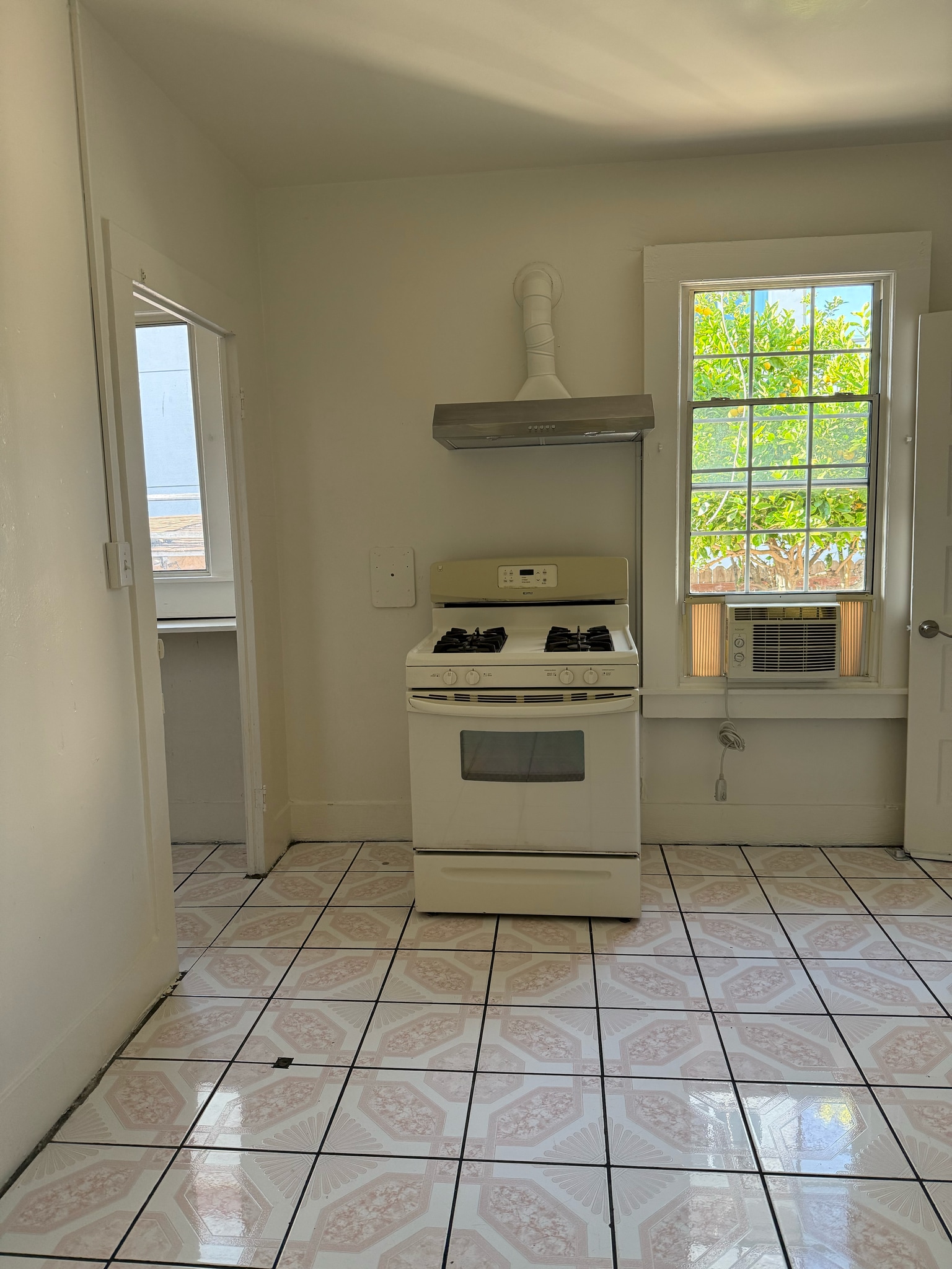 Kitchen - 1216 Fedora St