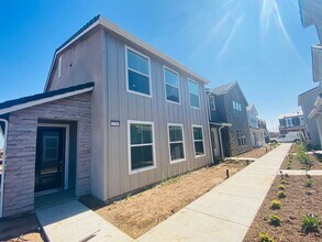 Building Photo - $2,295 + $100 Solar, Copper Ave. & Willow,...