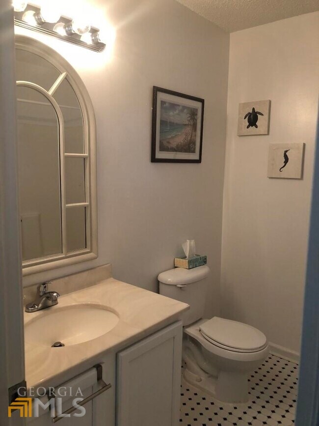 Building Photo - 304 McQueen Cir