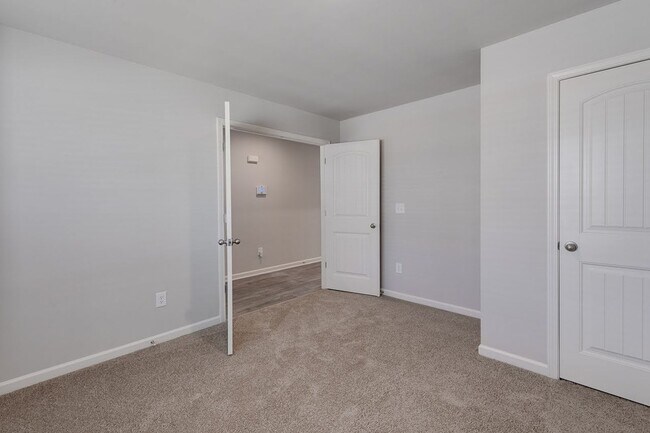 Building Photo - Beautiful Rental Home in Fountain Inn Feat...