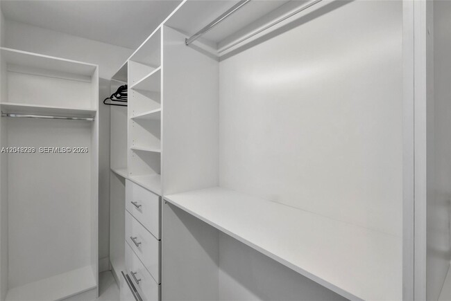 Building Photo - 16425 Collins Ave