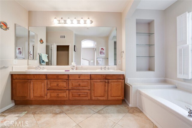 Building Photo - 6251 Pacific Pointe Dr