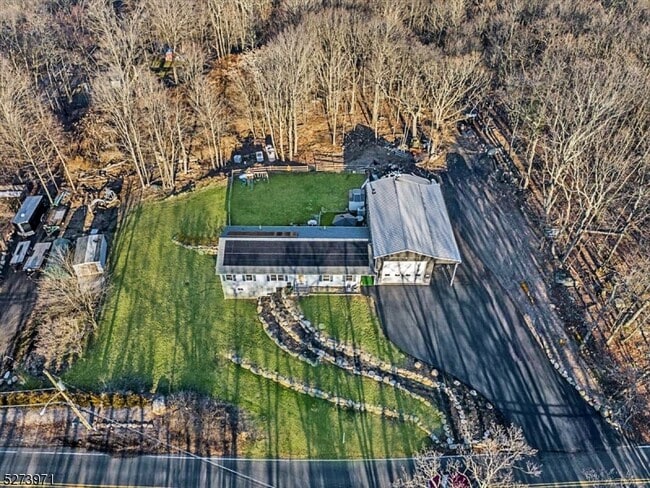 Building Photo - 153 Stag Hill Rd