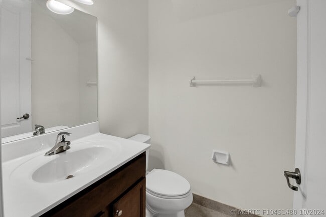 Building Photo - 8455 Lakeview Trail