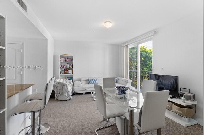 Building Photo - 2701 SW 3rd Ave