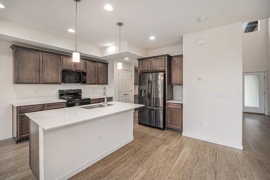 Building Photo - 9790 Clermont Ln