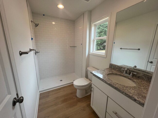 Building Photo - Newly built 3 bedroom 2 bathroom in East T...