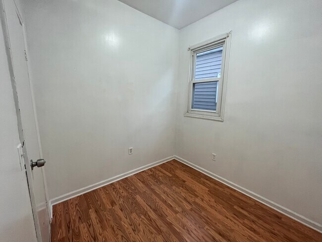 Bedroom 2 - 2048 W 52nd Pl