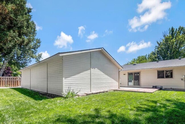 Building Photo - 3 Bedroom home in Eagle with ADU _ Pets We...