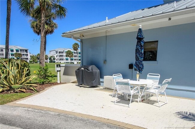 Building Photo - 20 NE Plantation Rd