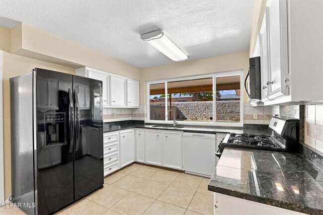 Building Photo - 6621 Mesa Grande Ave