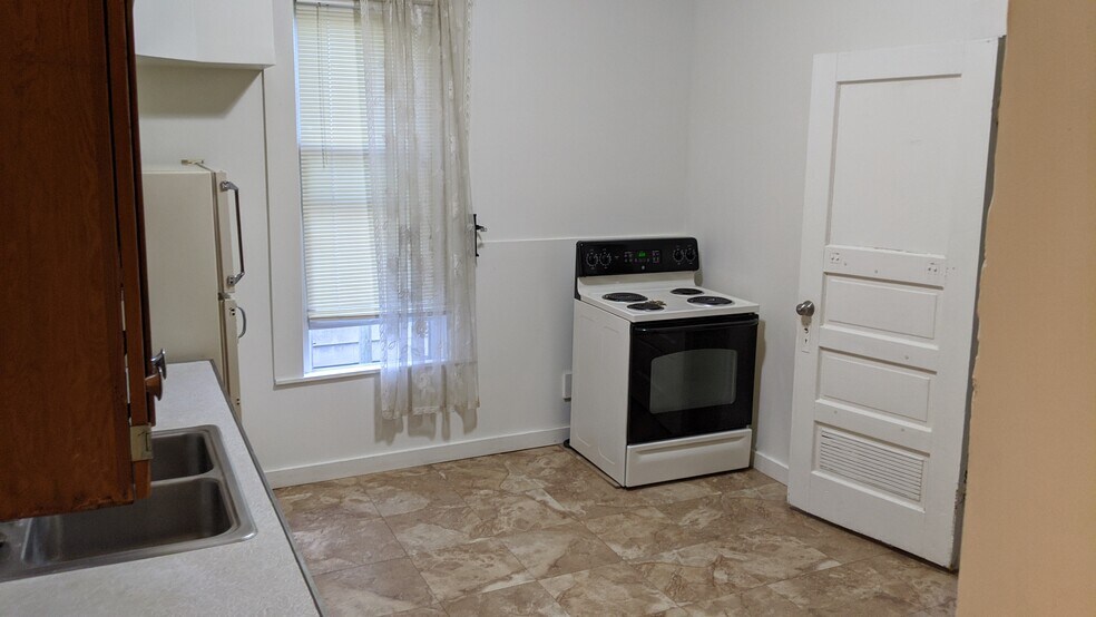 Building Photo - 904 Vine St