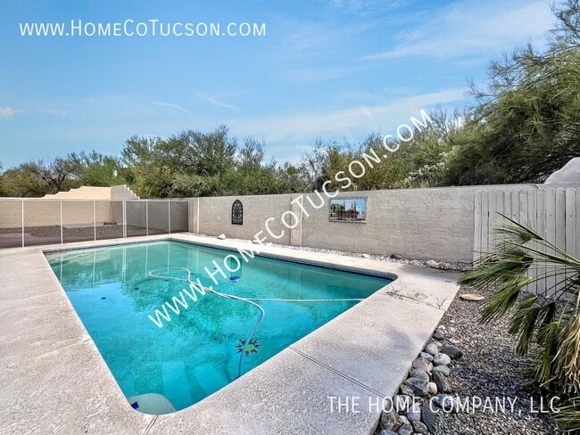 Building Photo - 1551 E Sonoran Desert Dr