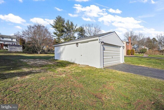Building Photo - 4411 Fairview Ave