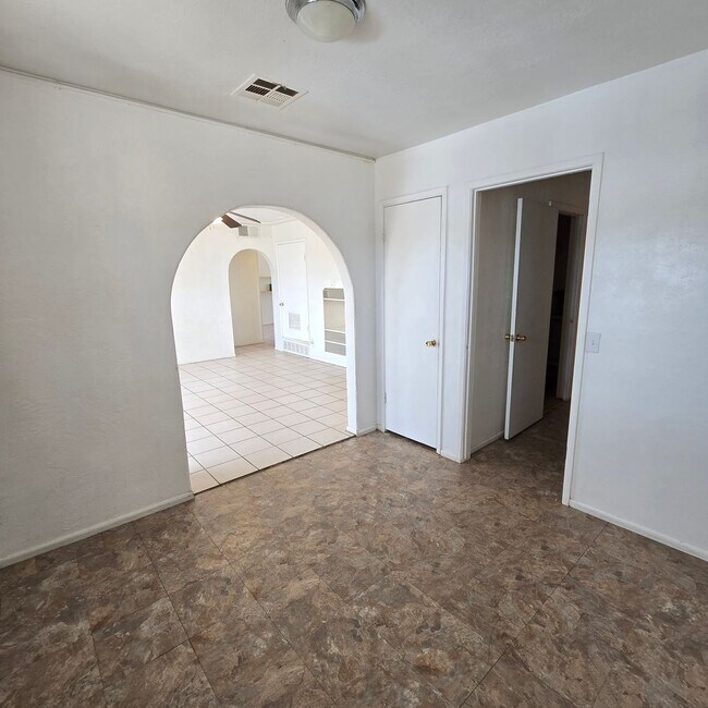 Building Photo - 701 W Soto St