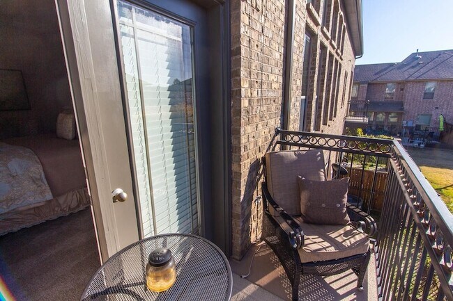 Building Photo - 1605 Brook Glen Dr