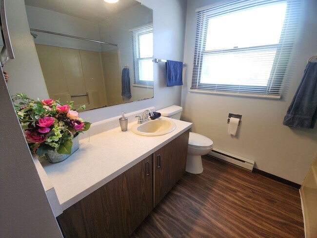 Building Photo - 1129 Primrose Ct