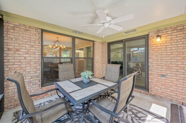 Building Photo - 512 Samana Way
