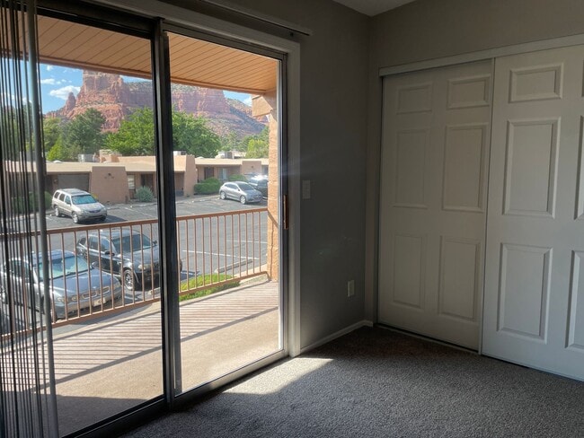 Building Photo - TOWNHOME - VILLAGE OF OAK CREEK - RED ROCK...