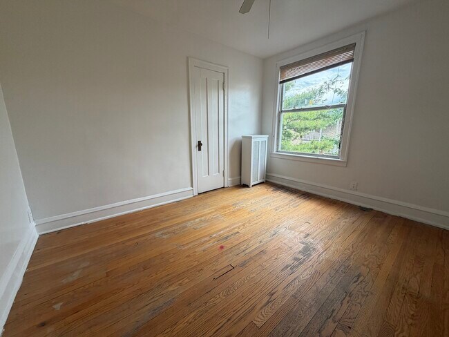 Building Photo - 4515 N Hamlin Ave