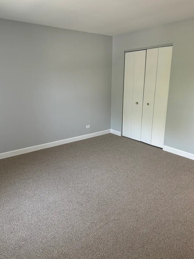 Building Photo - Lincolnshire Apartments