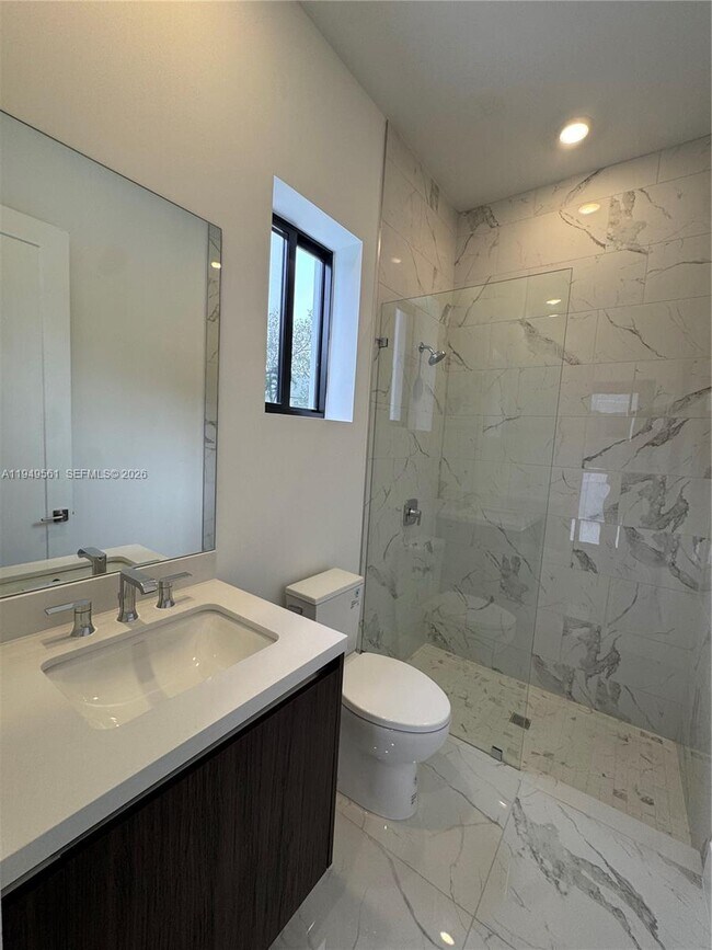 Building Photo - 19749 NE 16th Pl