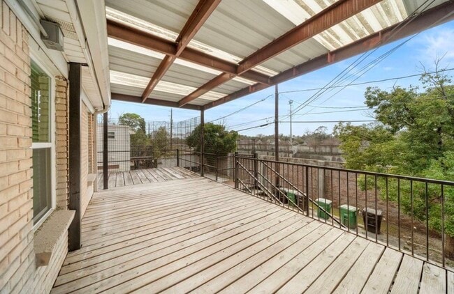 Building Photo - 1633 Castle Ct