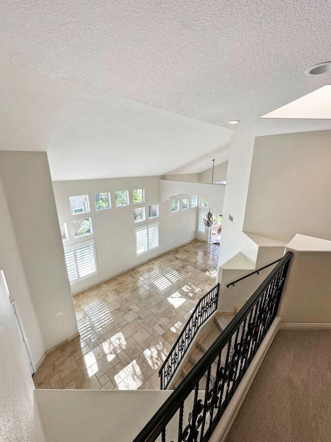 Building Photo - Beautiful Marina Hills Home!