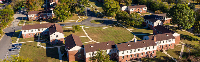 Building Photo - Pine Valley Court