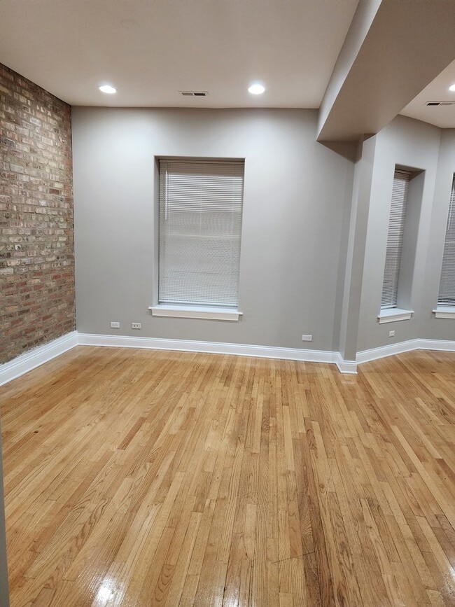 Building Photo - 4941 S Michigan Ave