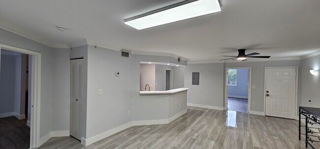 Building Photo - 400 Scotia Dr