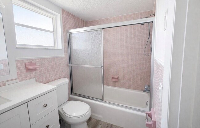 Building Photo - 1855 Plunkett St