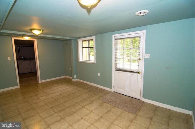 Building Photo - 6638 Holland St