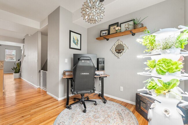 Building Photo - Modern 2-Bed, 2.5-Bath Corner Unit in Arva...
