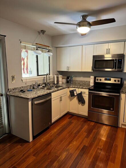 Kitchen - 320 Southern Ct